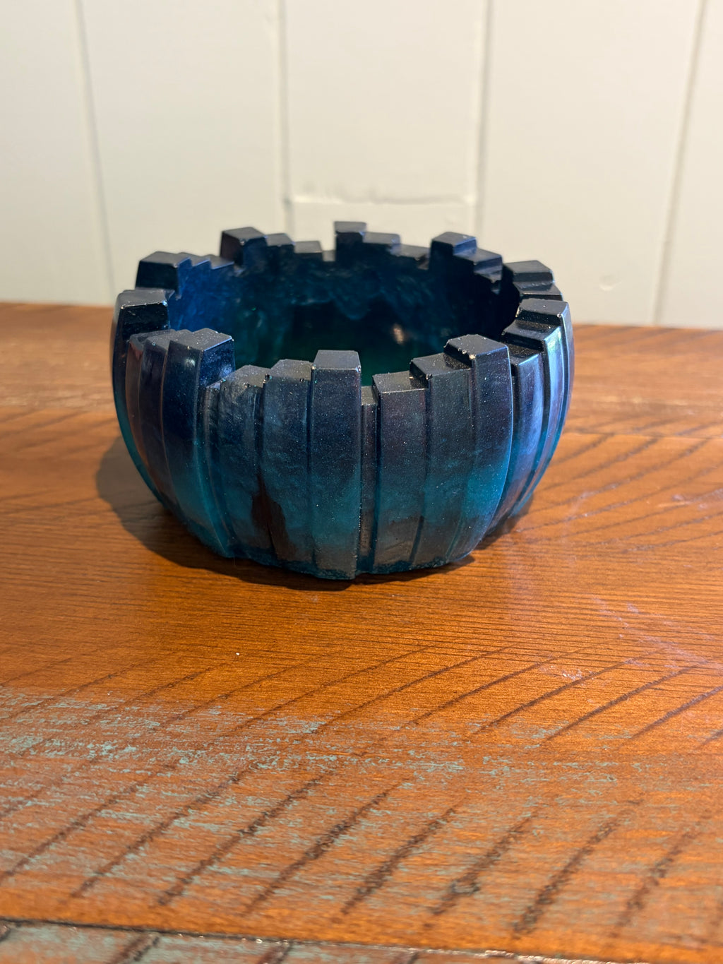 Couronne sculptée — bol décoratif en résine époxy